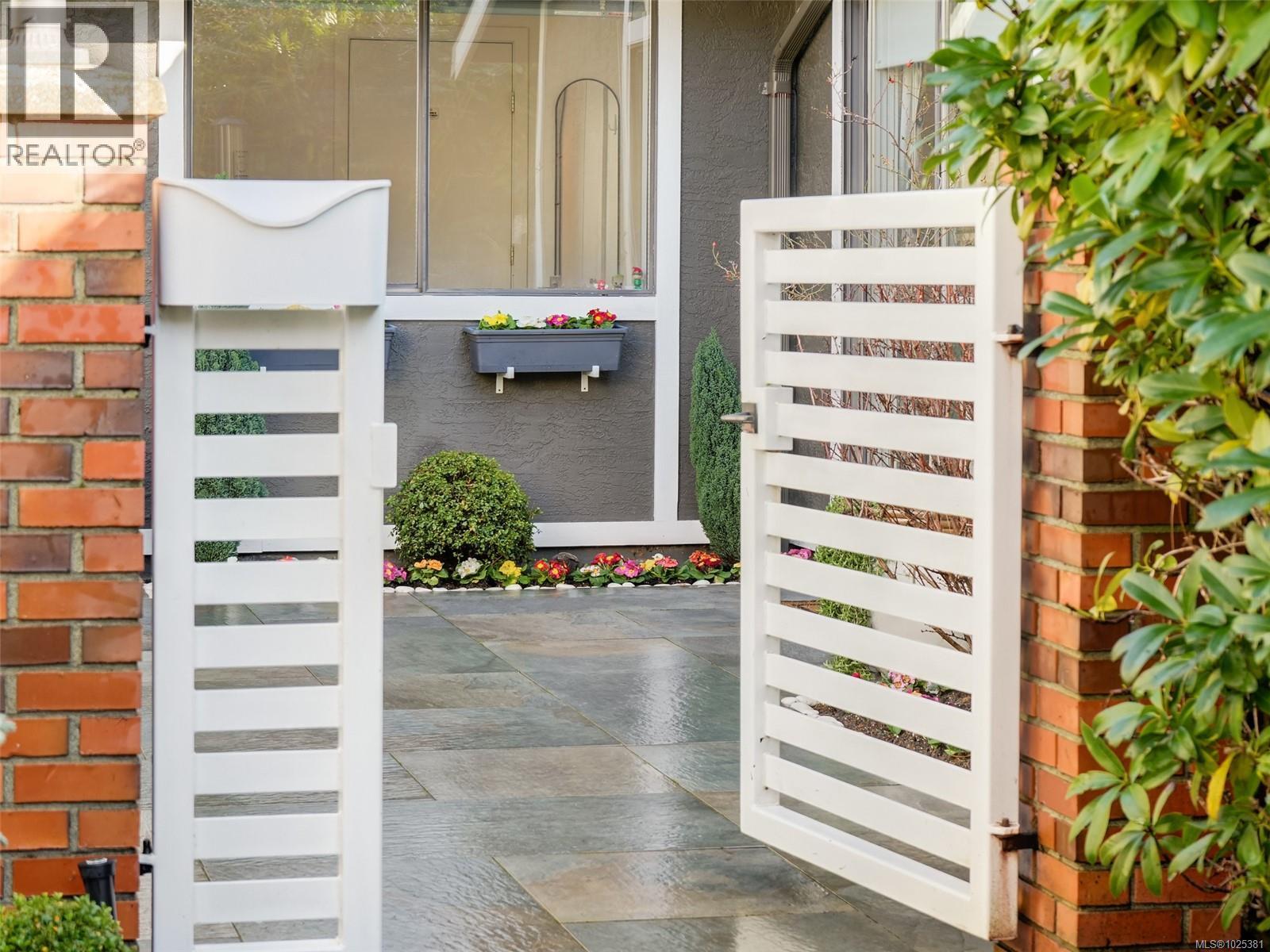  1042 Donwood Drive, Saanich