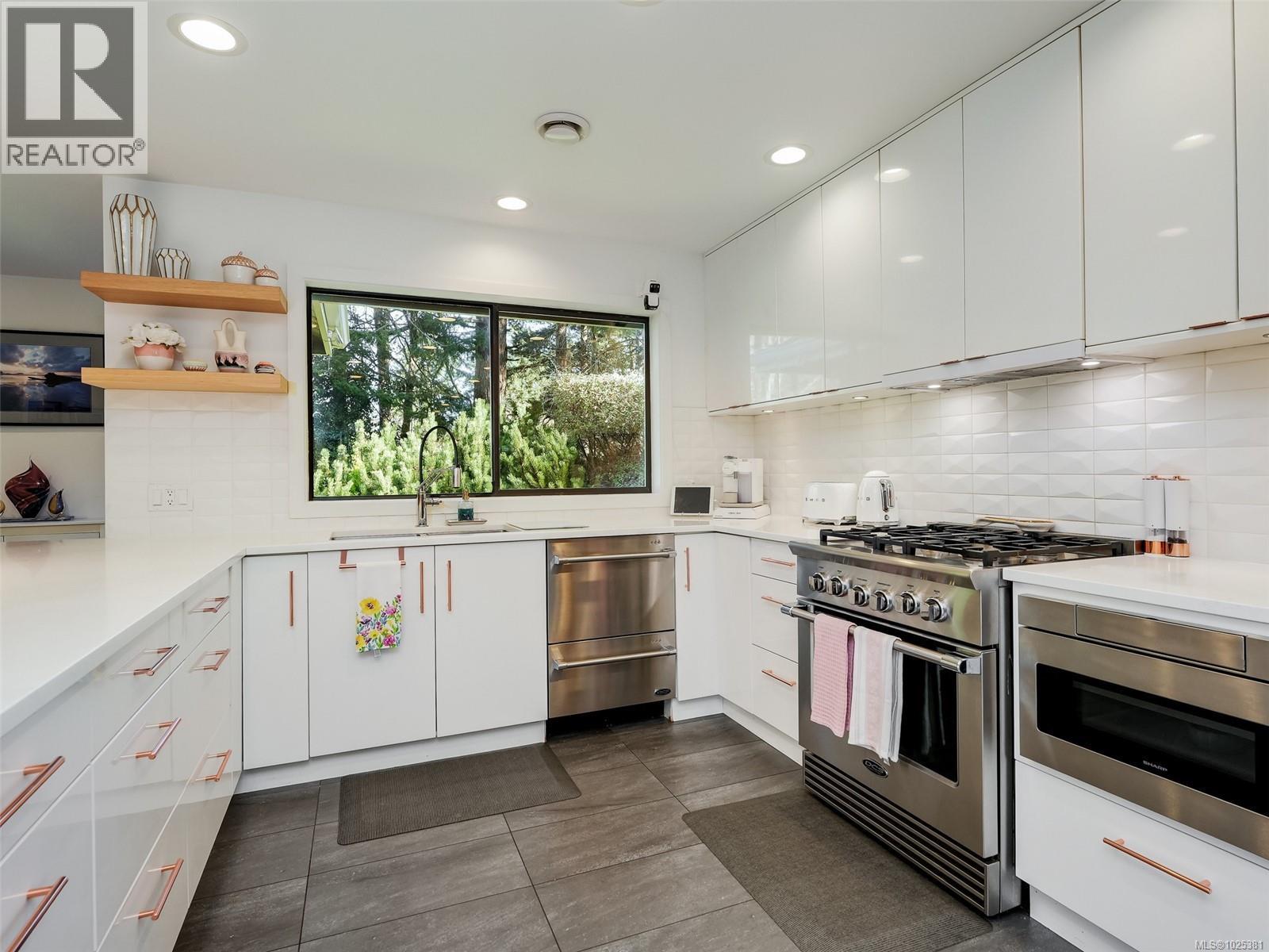  1042 Donwood Drive, Saanich