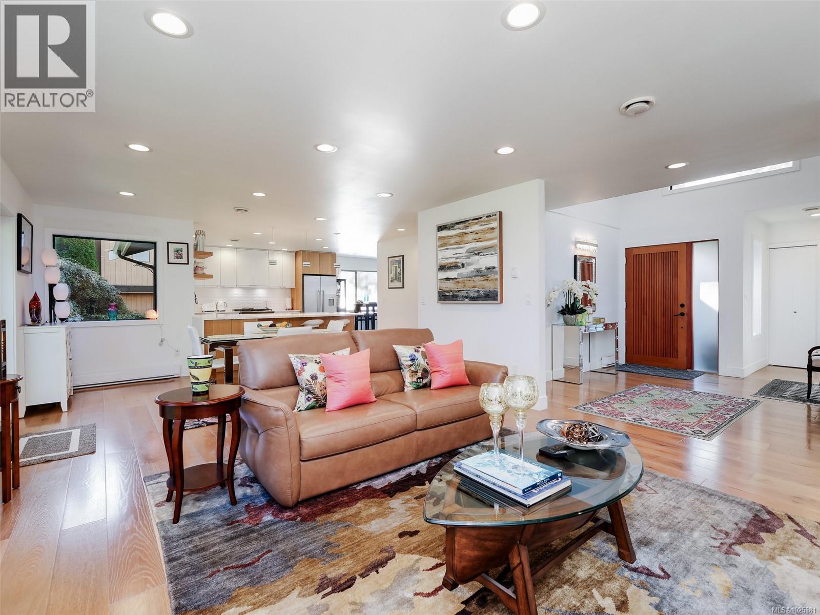  1042 Donwood Drive, Saanich