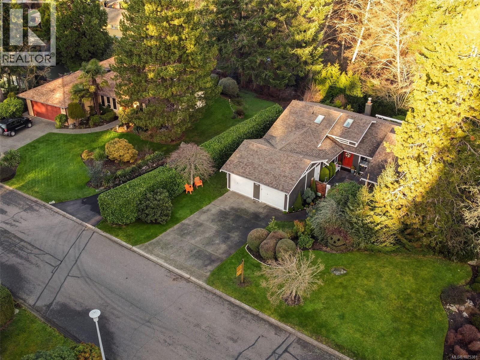  1042 Donwood Drive, Saanich