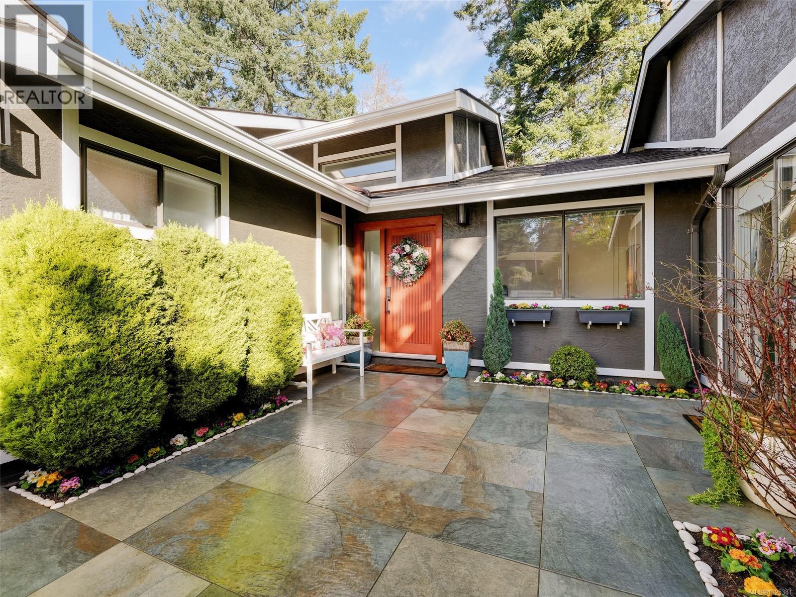  1042 Donwood Drive, Saanich