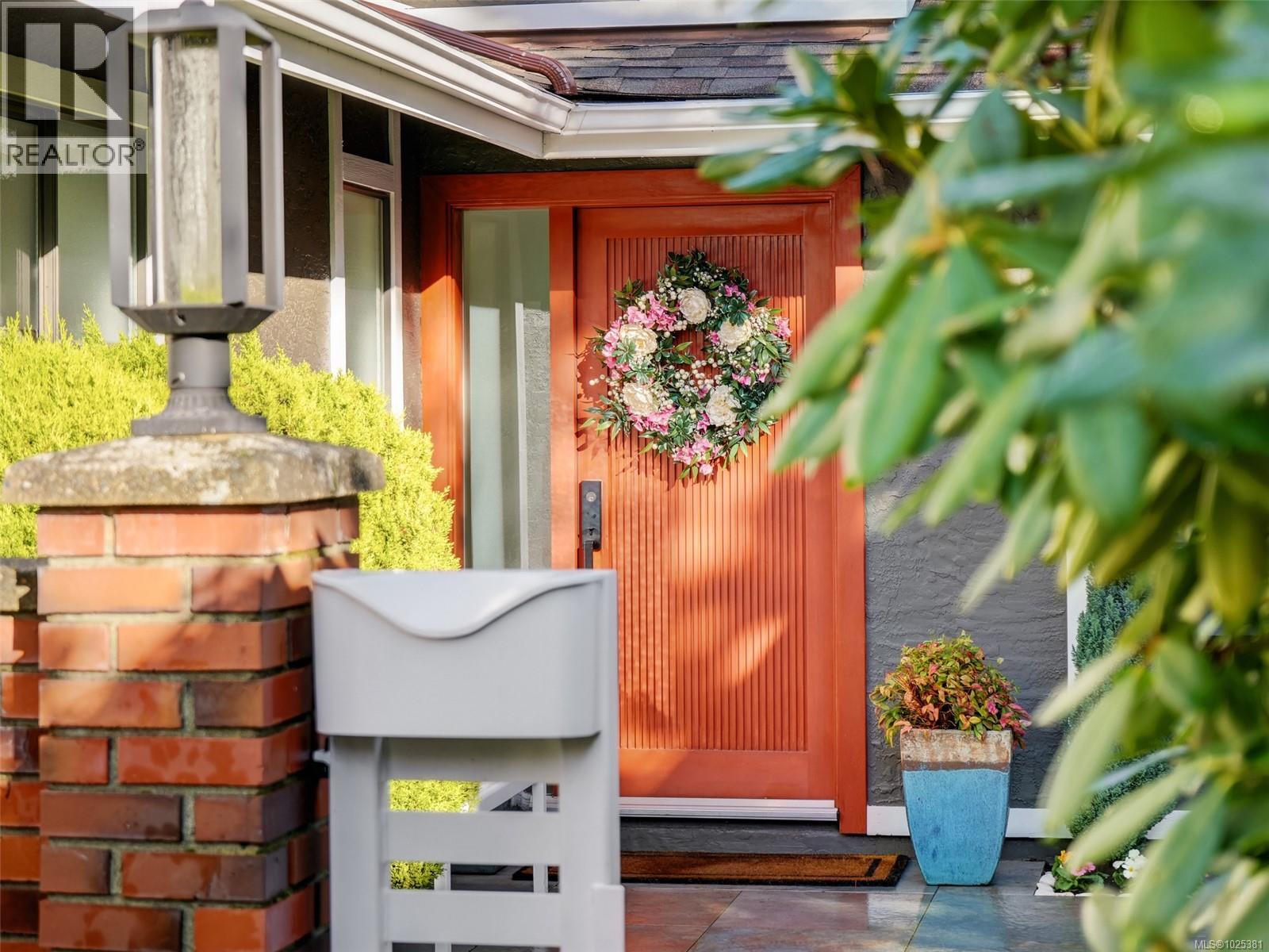  1042 Donwood Drive, Saanich