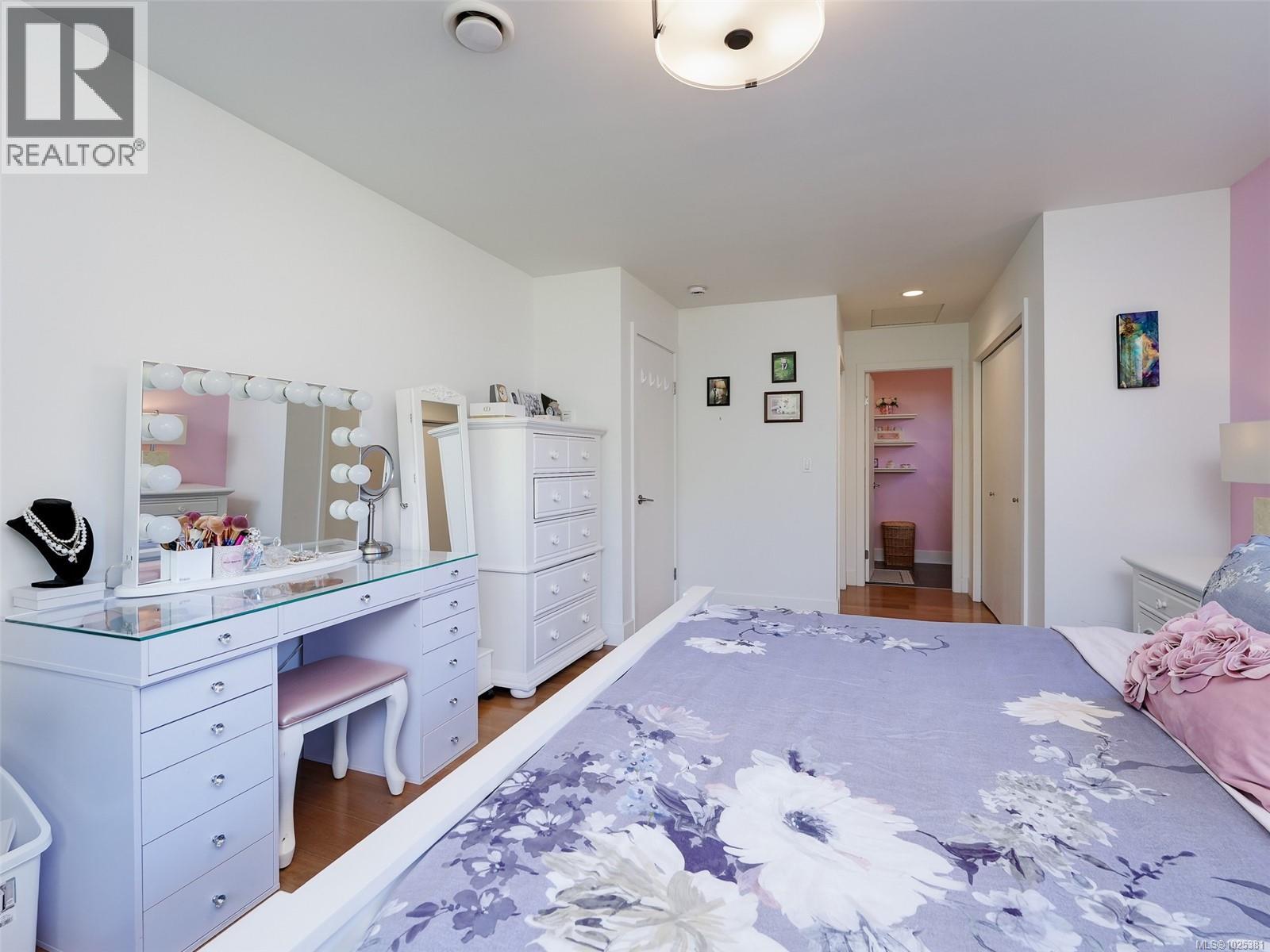  1042 Donwood Drive, Saanich