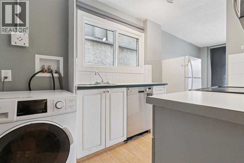 Single Family House for Sale in    Avenue SW Sunalta Calgary 