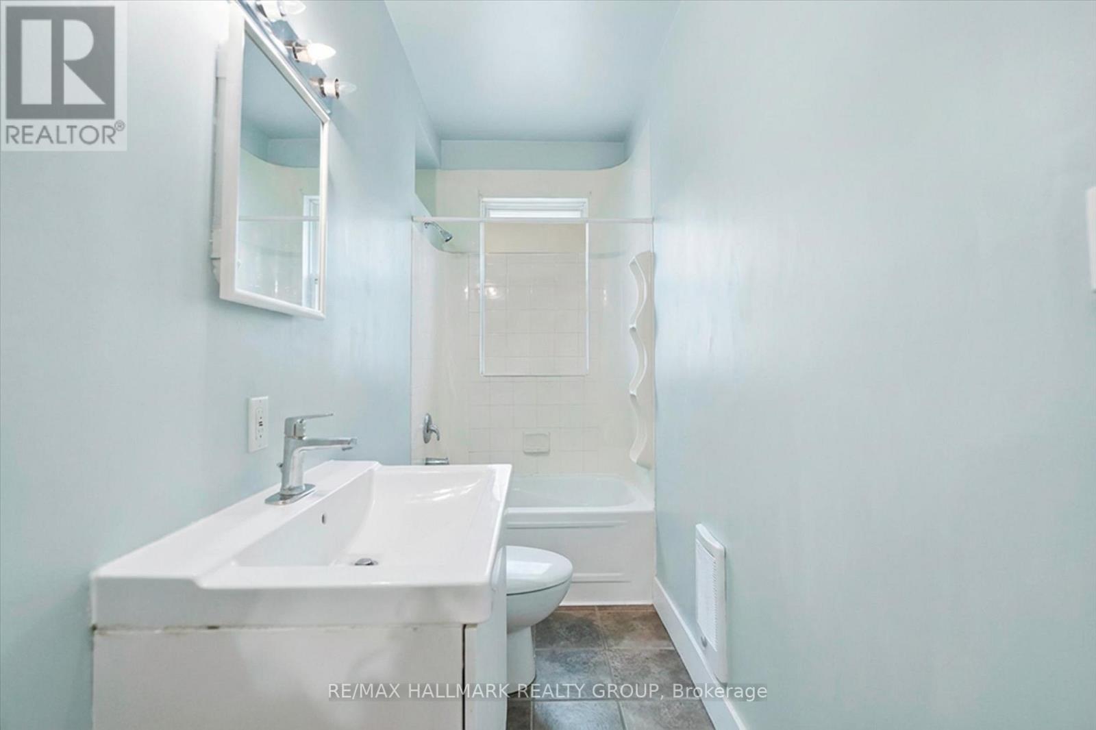 44 ST ANDREW STREET - 26