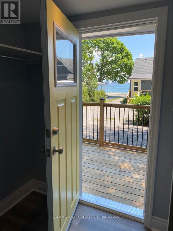 474 Lakeshore photo 2