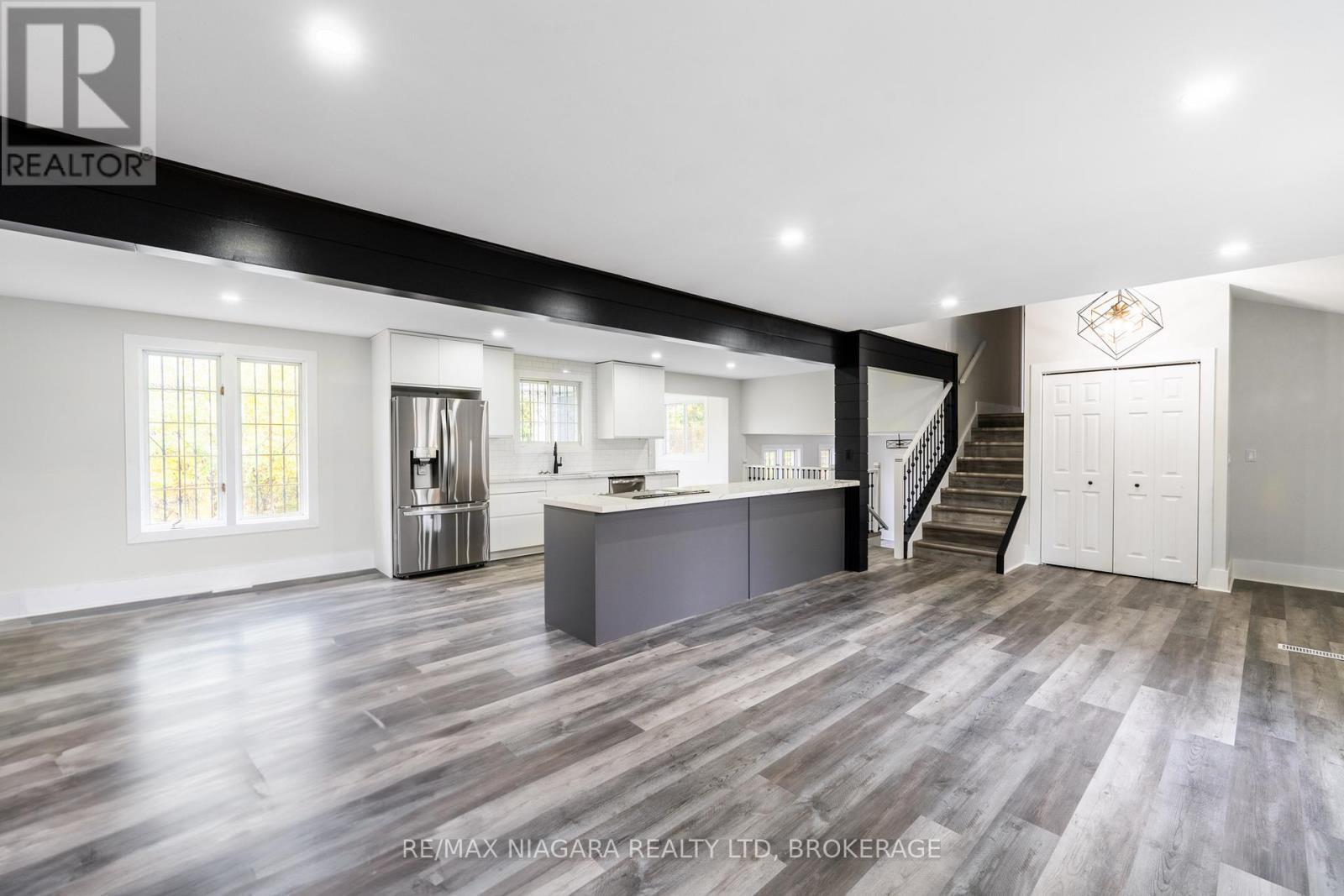 62 BERTIE STREET - 11