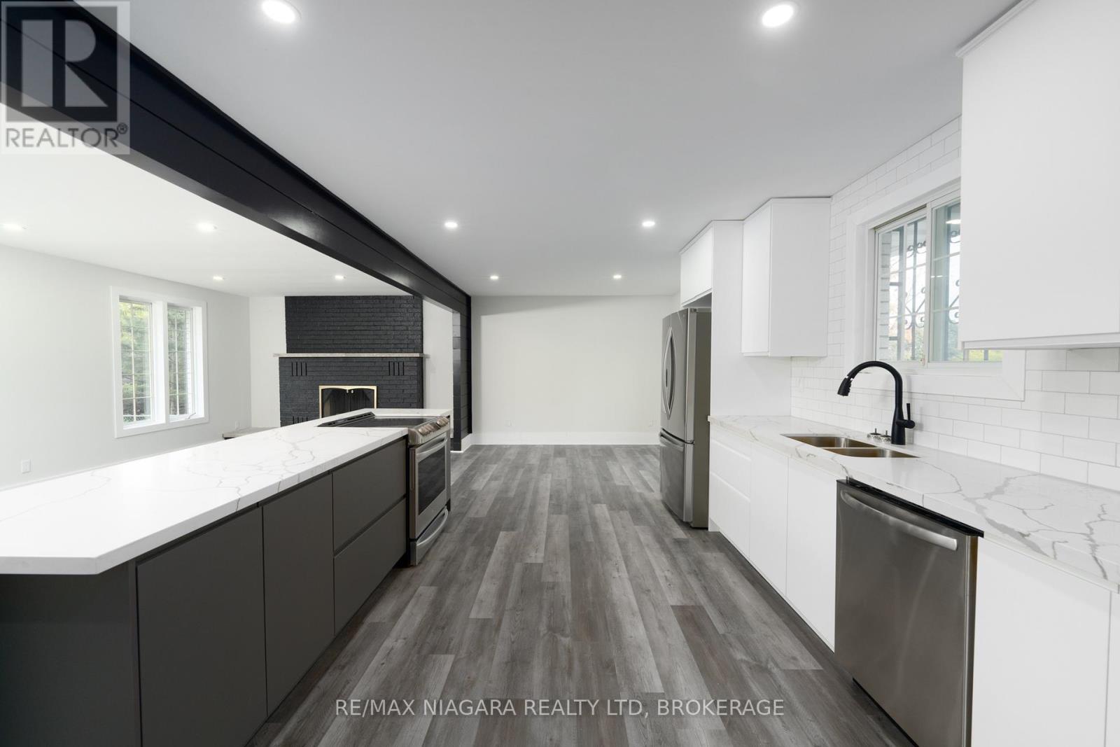 62 BERTIE STREET - 12