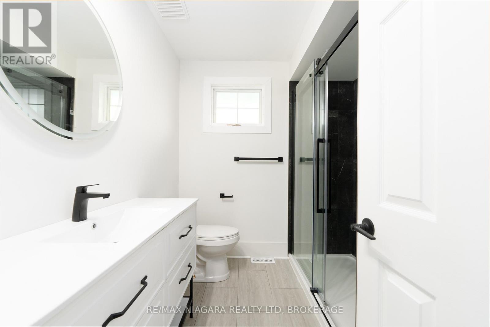 62 BERTIE STREET - 13