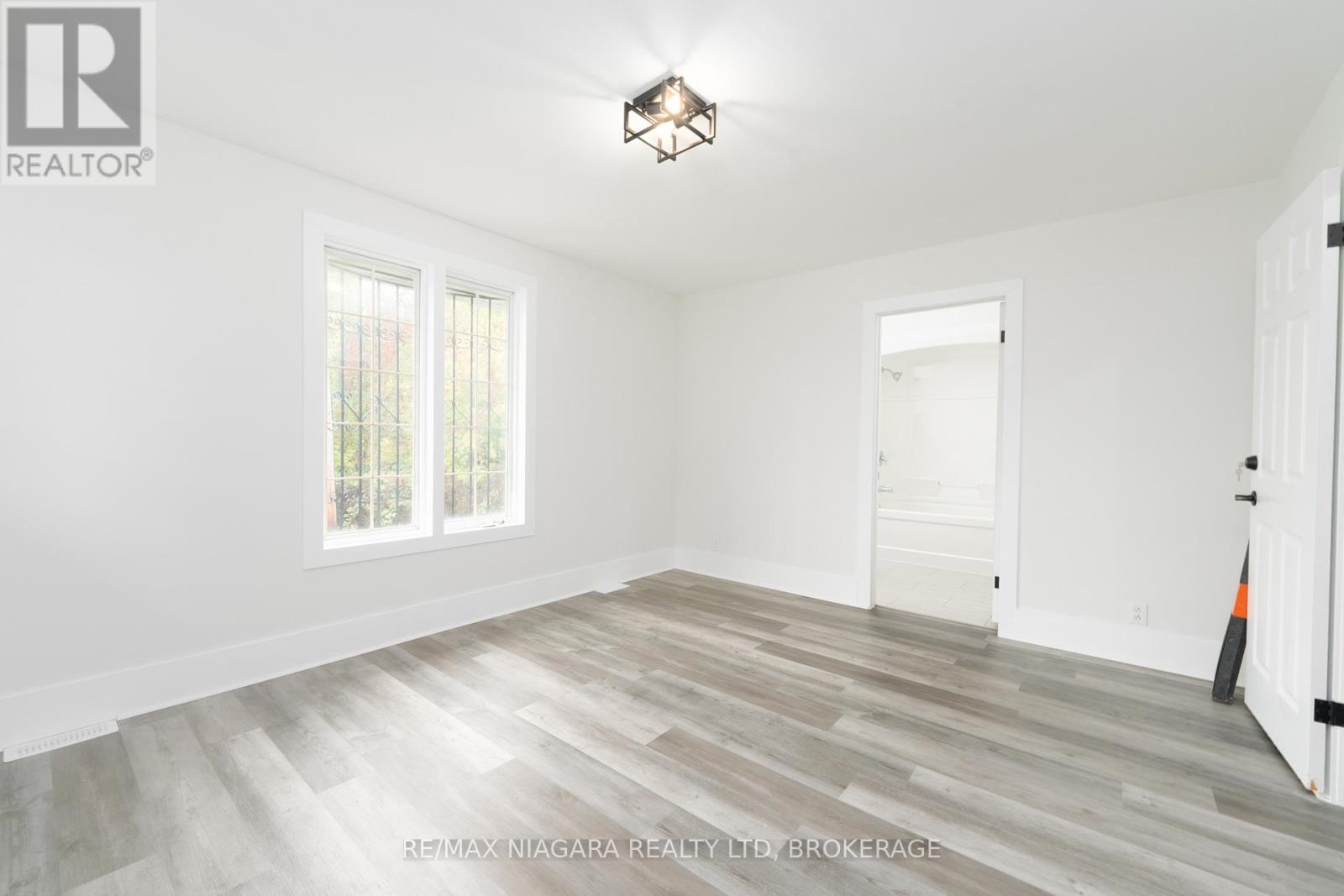 62 BERTIE STREET - 14