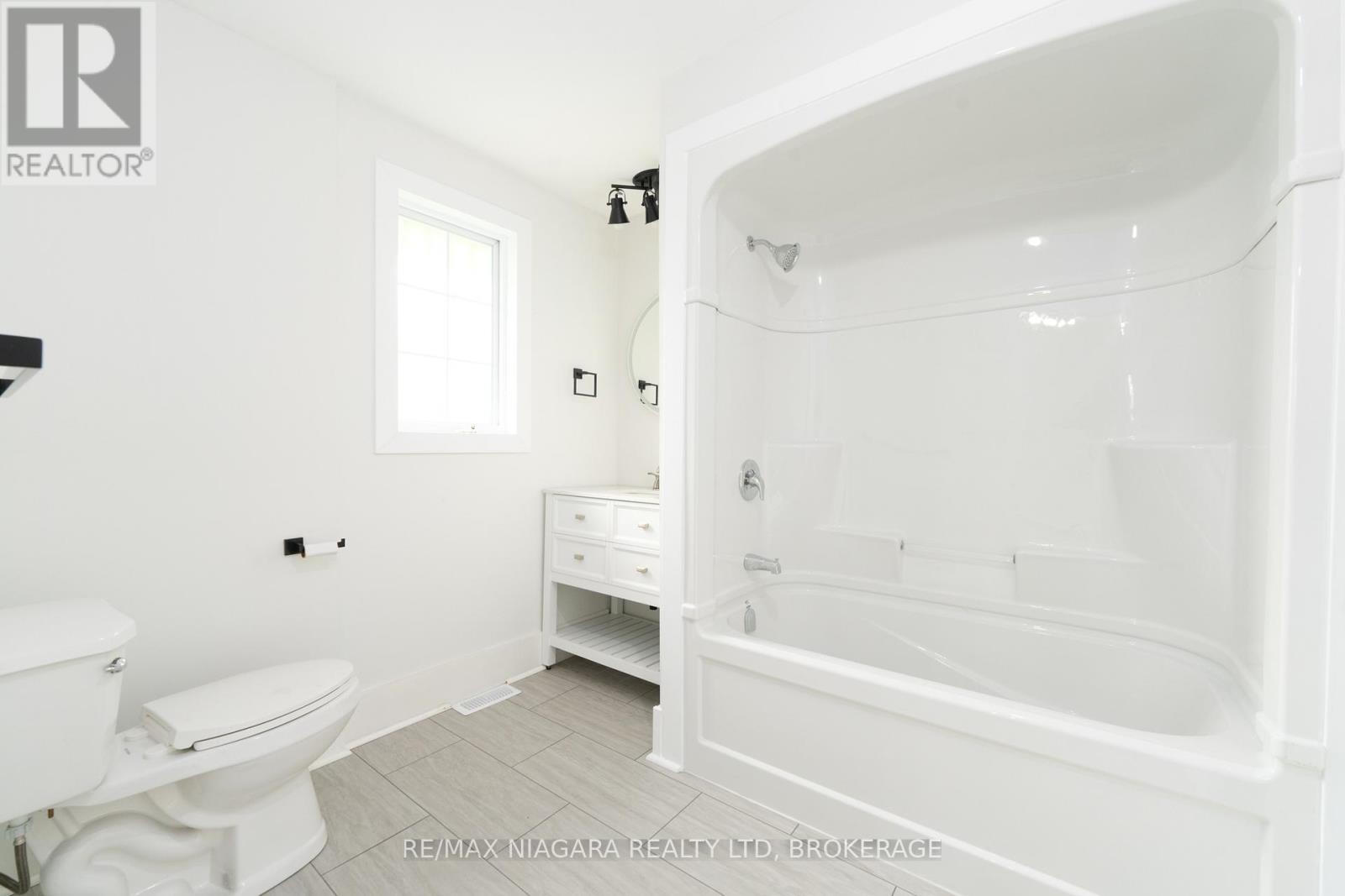 62 BERTIE STREET - 22