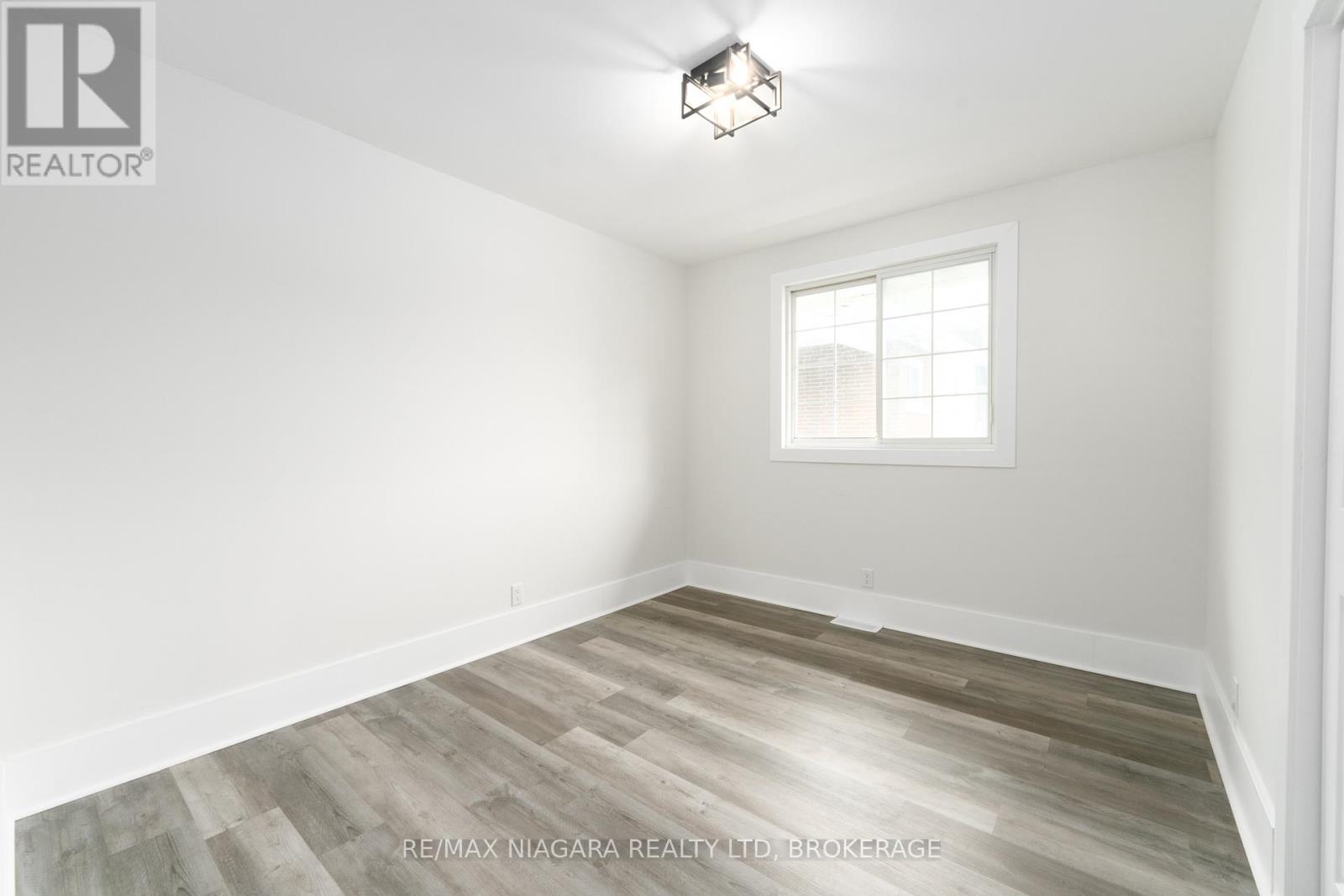 62 BERTIE STREET - 25