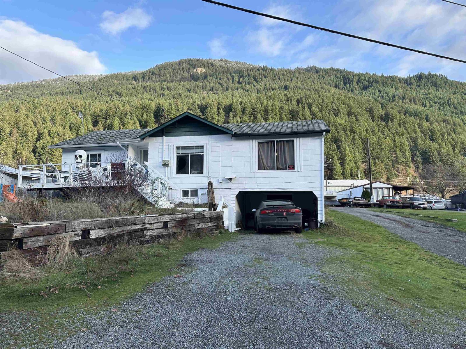 House in Boston Bar / Lytton - Image 2
