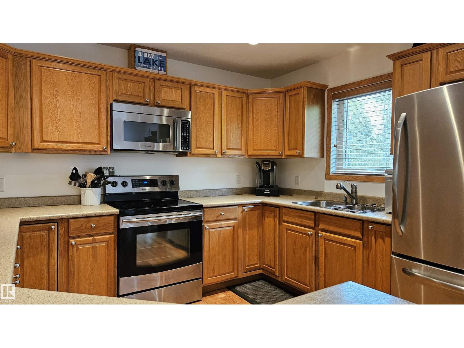 7 ANDREW DR - 16