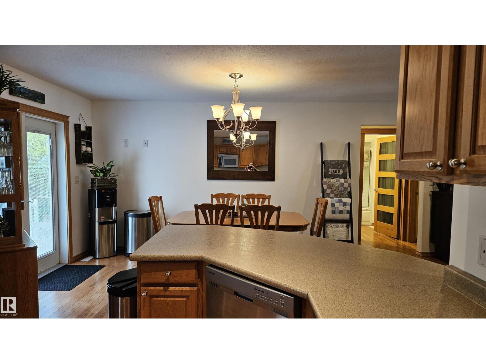 7 ANDREW DR - 20