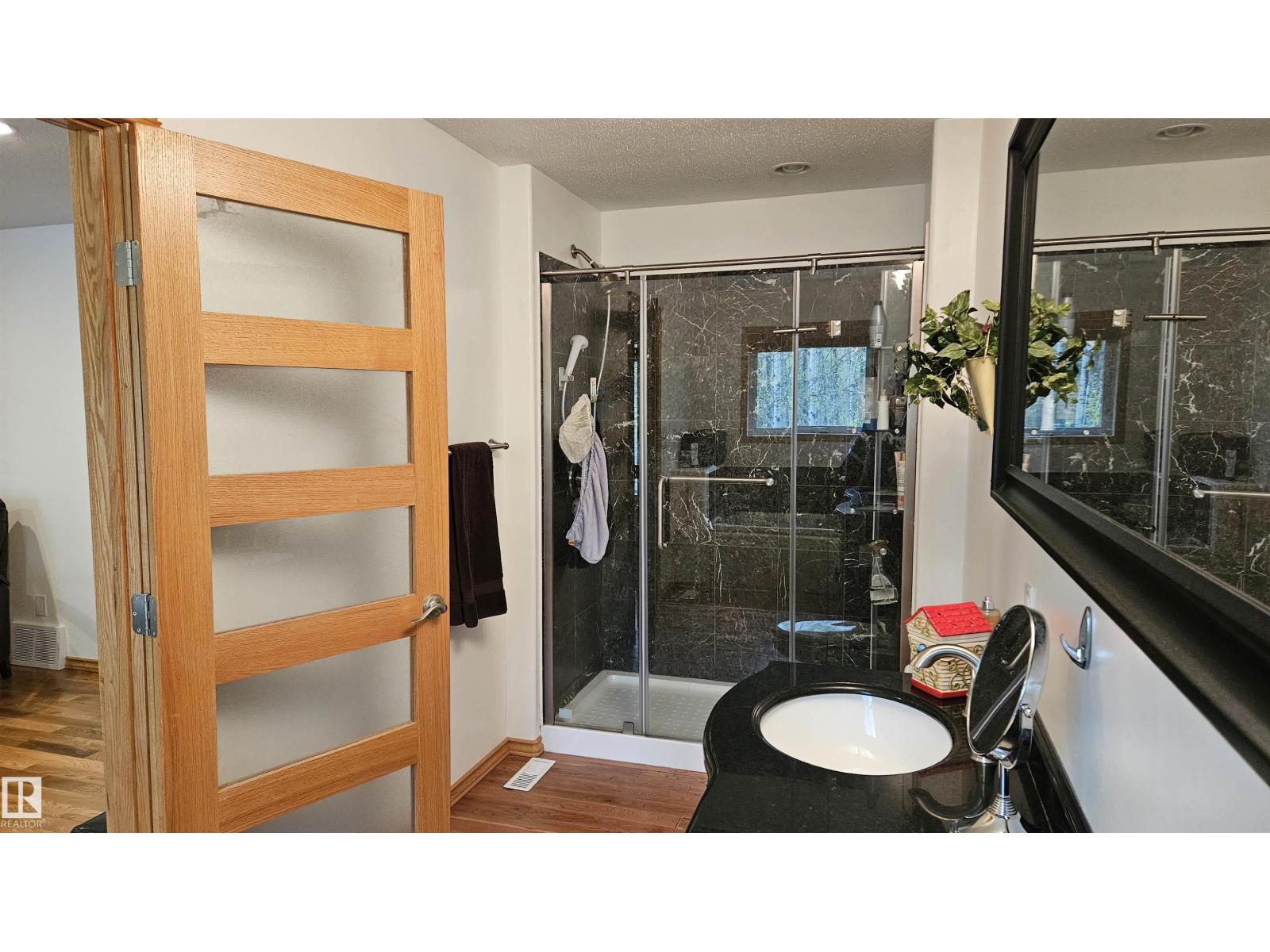 7 ANDREW DR - 27