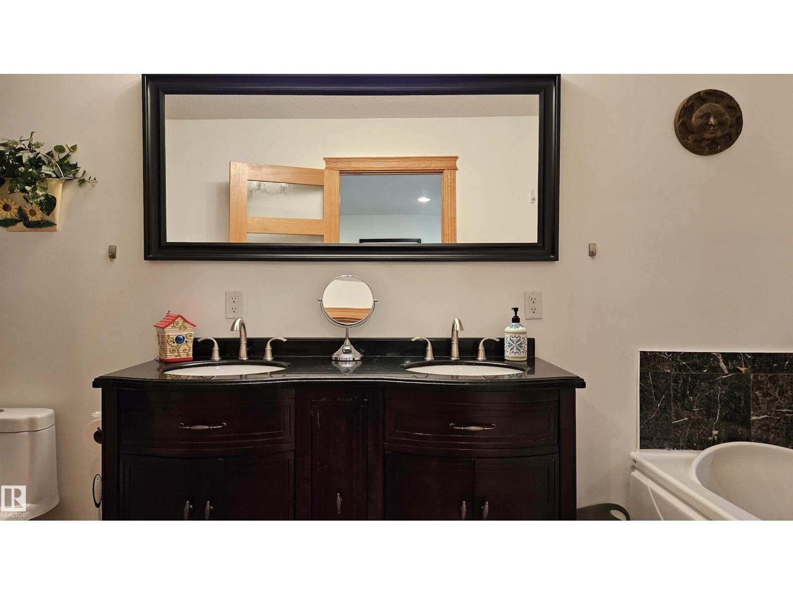 7 ANDREW DR - 29