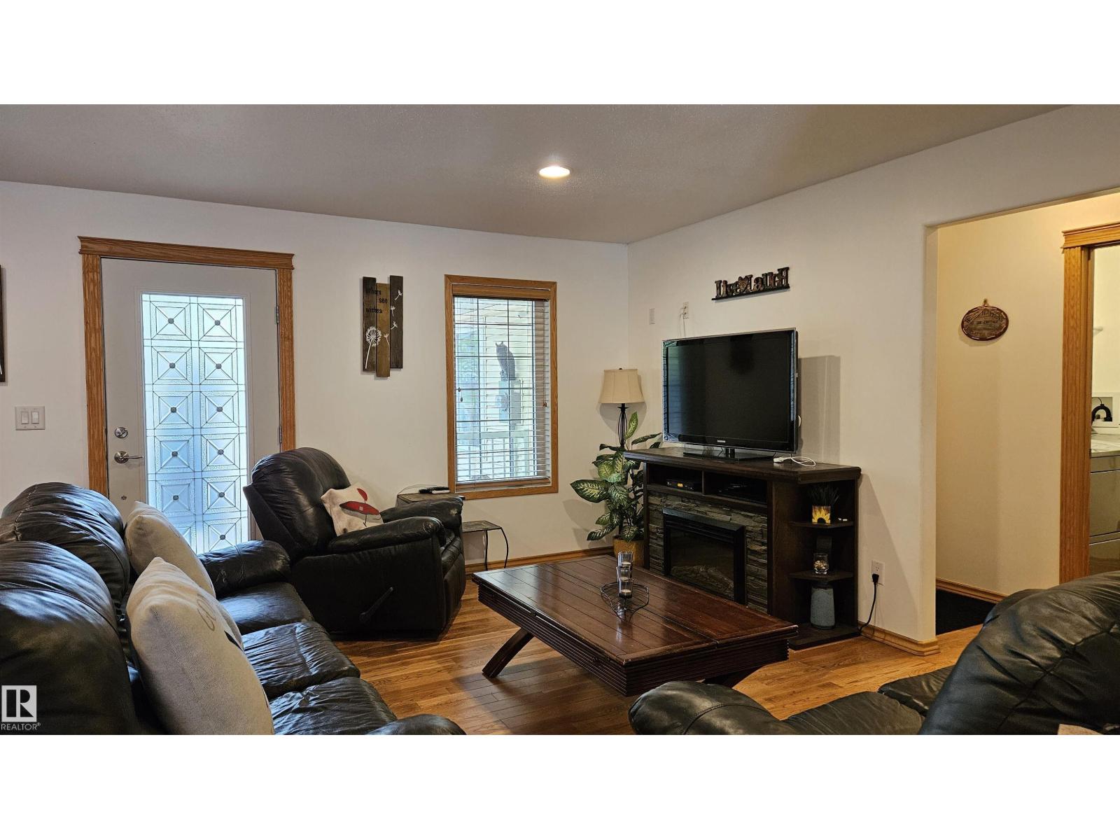 7 ANDREW DR - 8