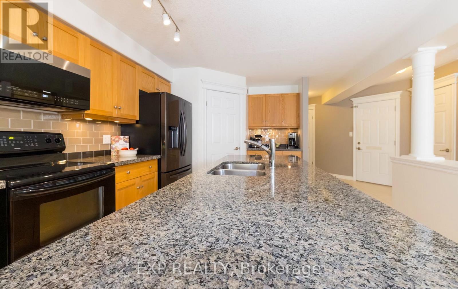 105 HAMPSON CRESCENT - 10