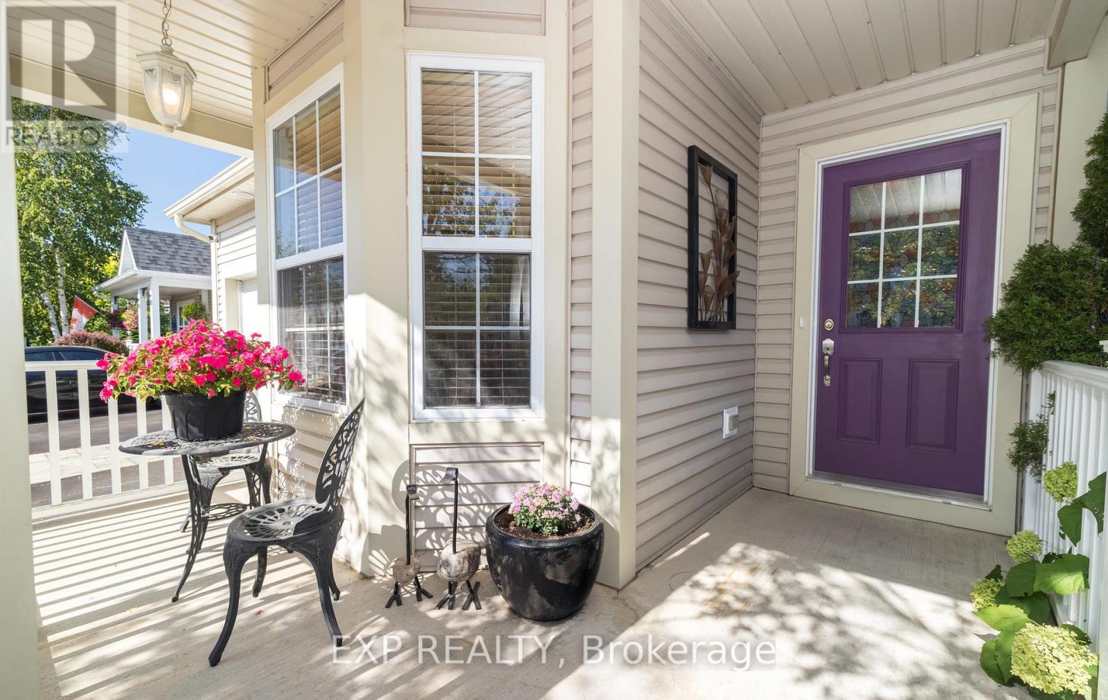 105 HAMPSON CRESCENT - 2