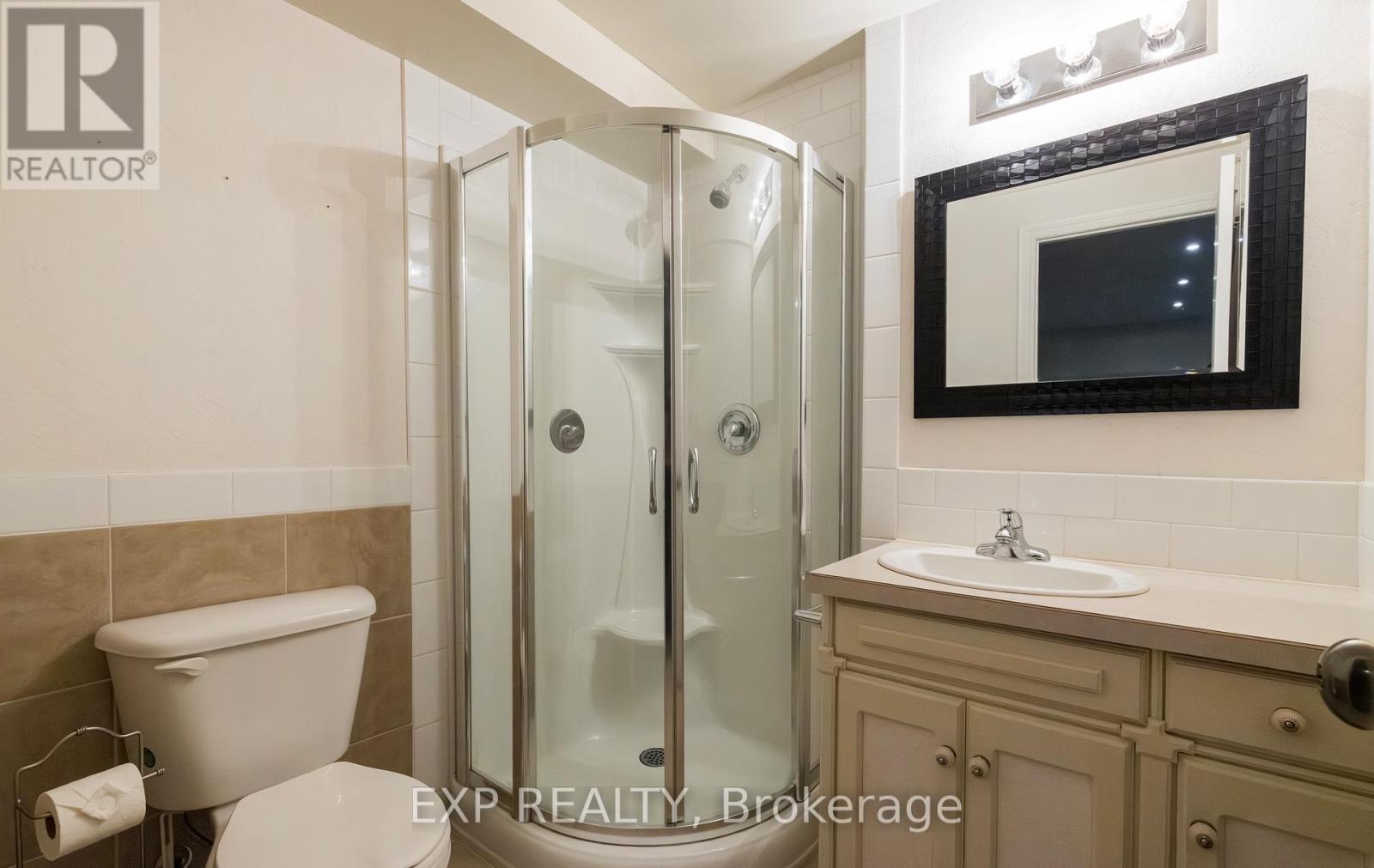 105 HAMPSON CRESCENT - 38