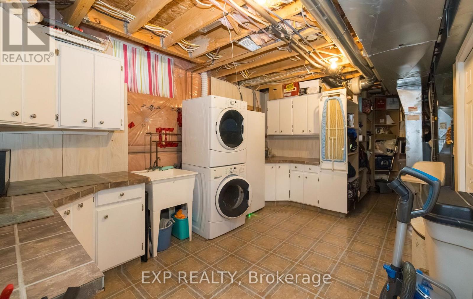 105 HAMPSON CRESCENT - 39