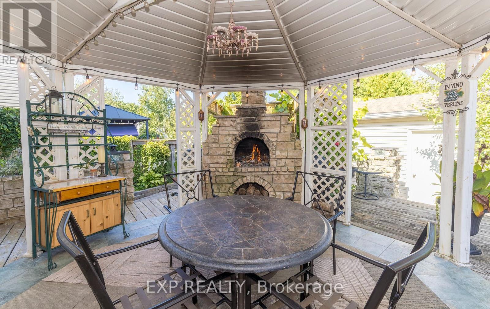 105 HAMPSON CRESCENT - 45