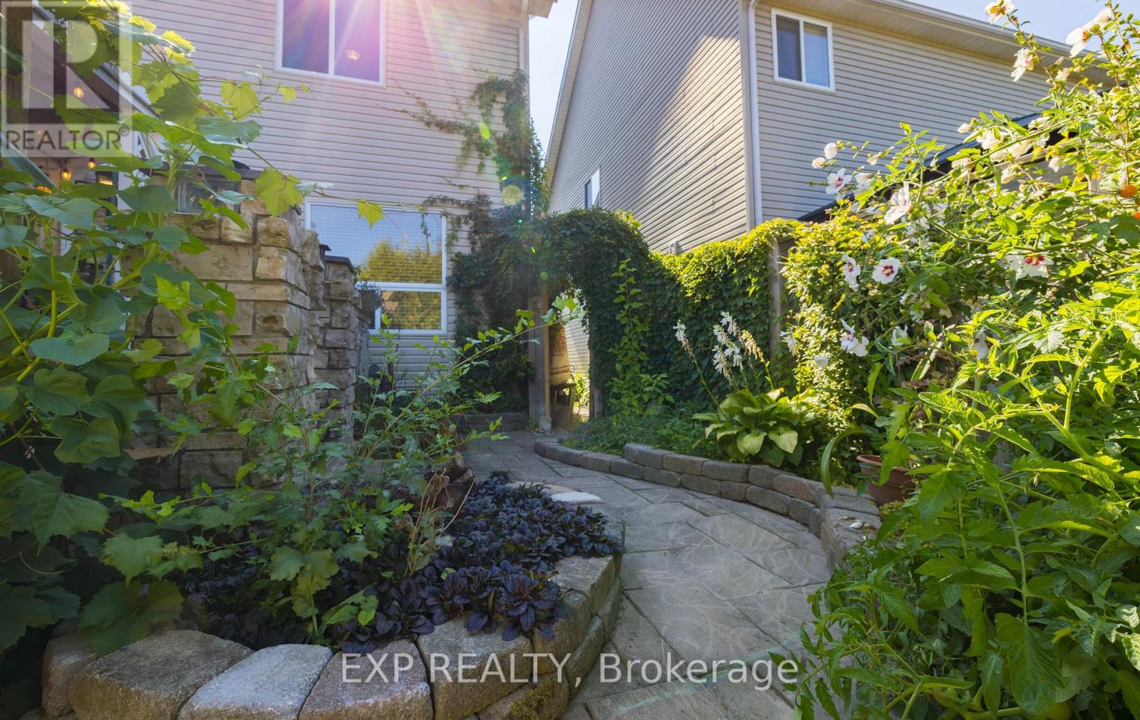 105 HAMPSON CRESCENT - 48