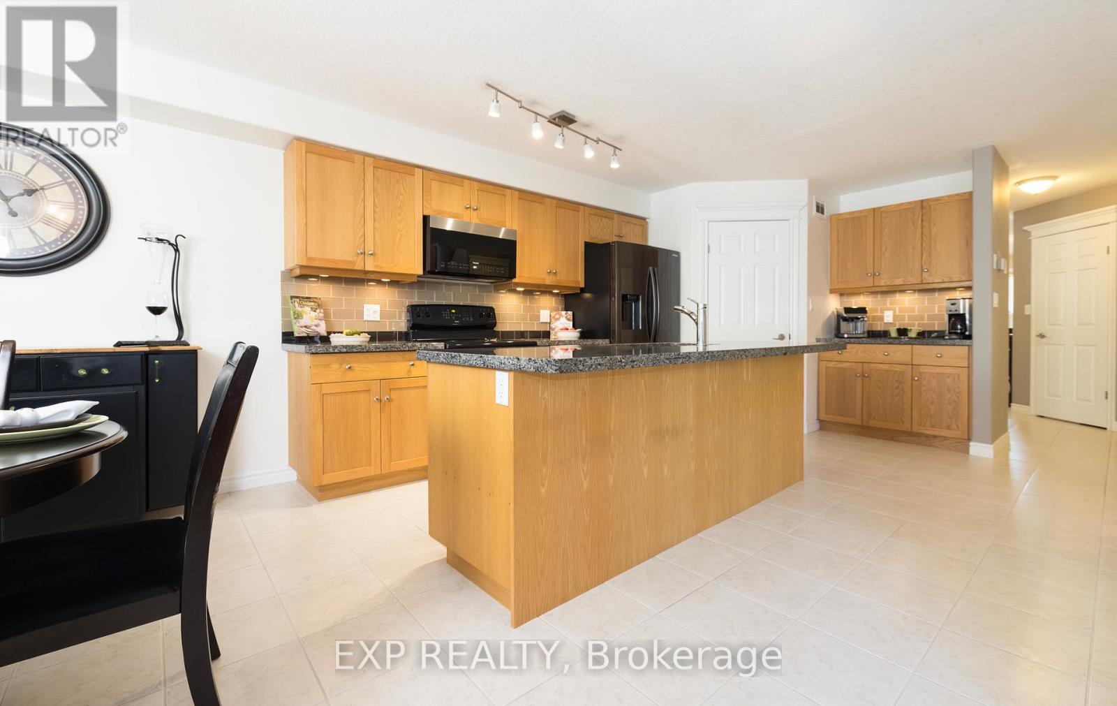 105 HAMPSON CRESCENT - 7