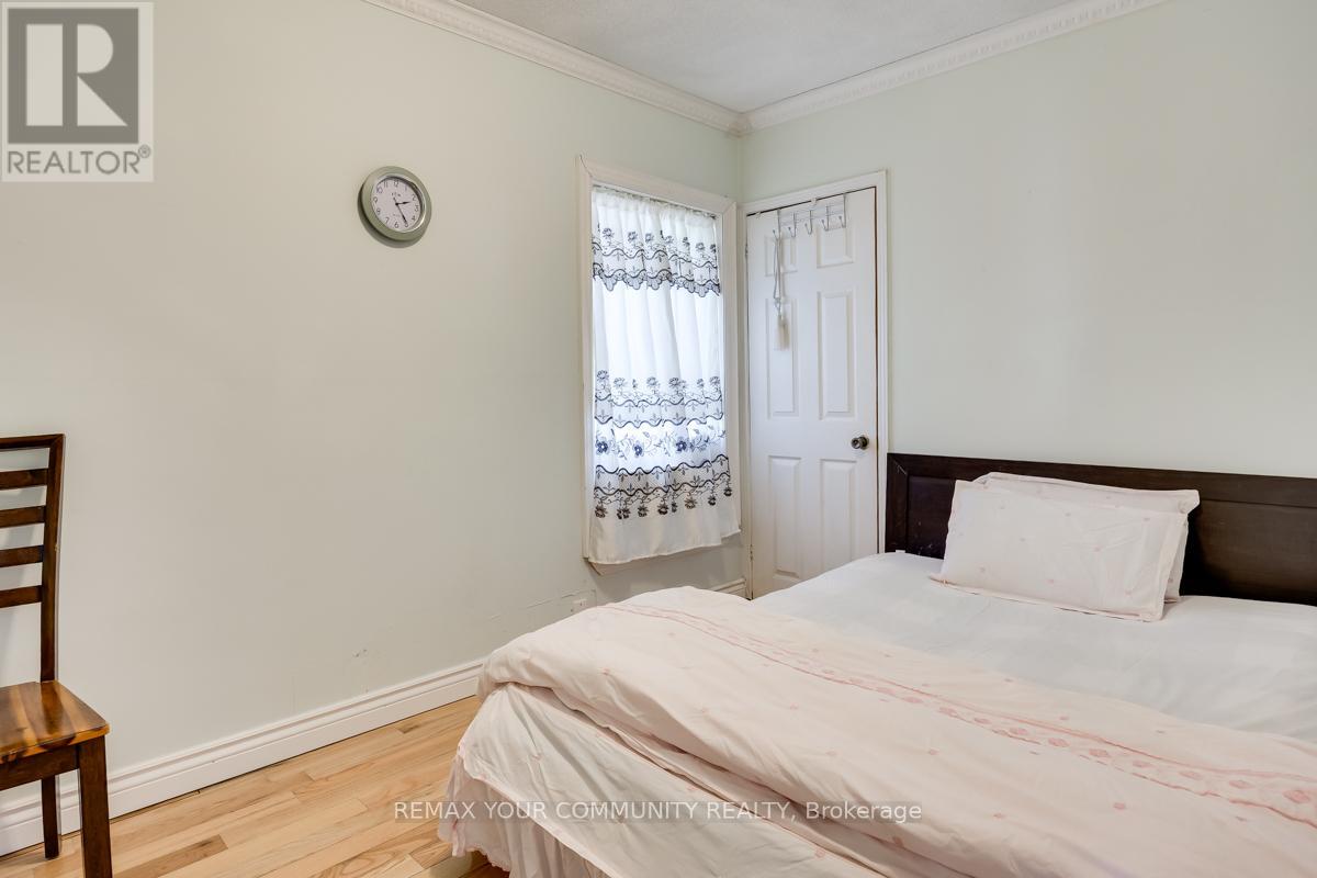 Single Family House for Sale in  COVENTRY STREET Toronto (Oakridge) 