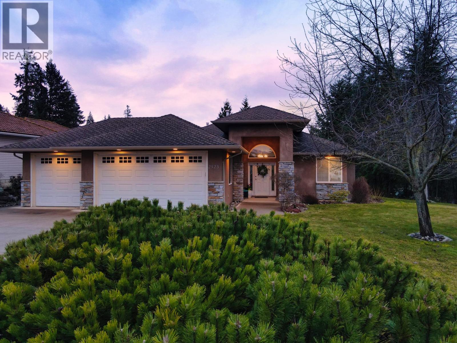  2523 Golf View Crescent, Blind Bay