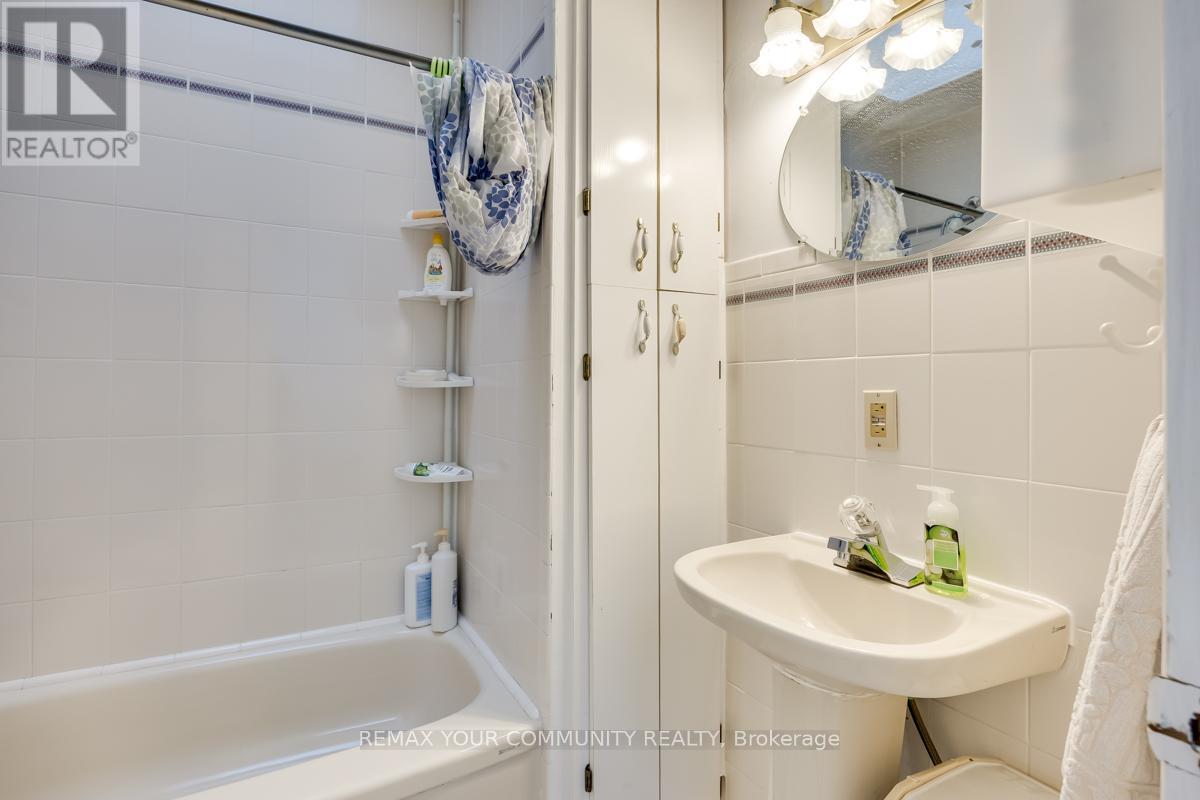 Single Family House for Sale in  COVENTRY STREET Toronto (Oakridge) 