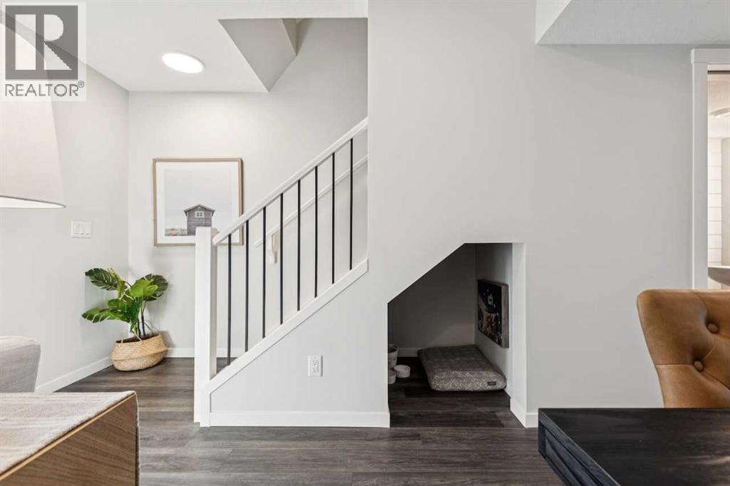 Single Family House for Sale in   Crimson Ridge Place NW Calgary 