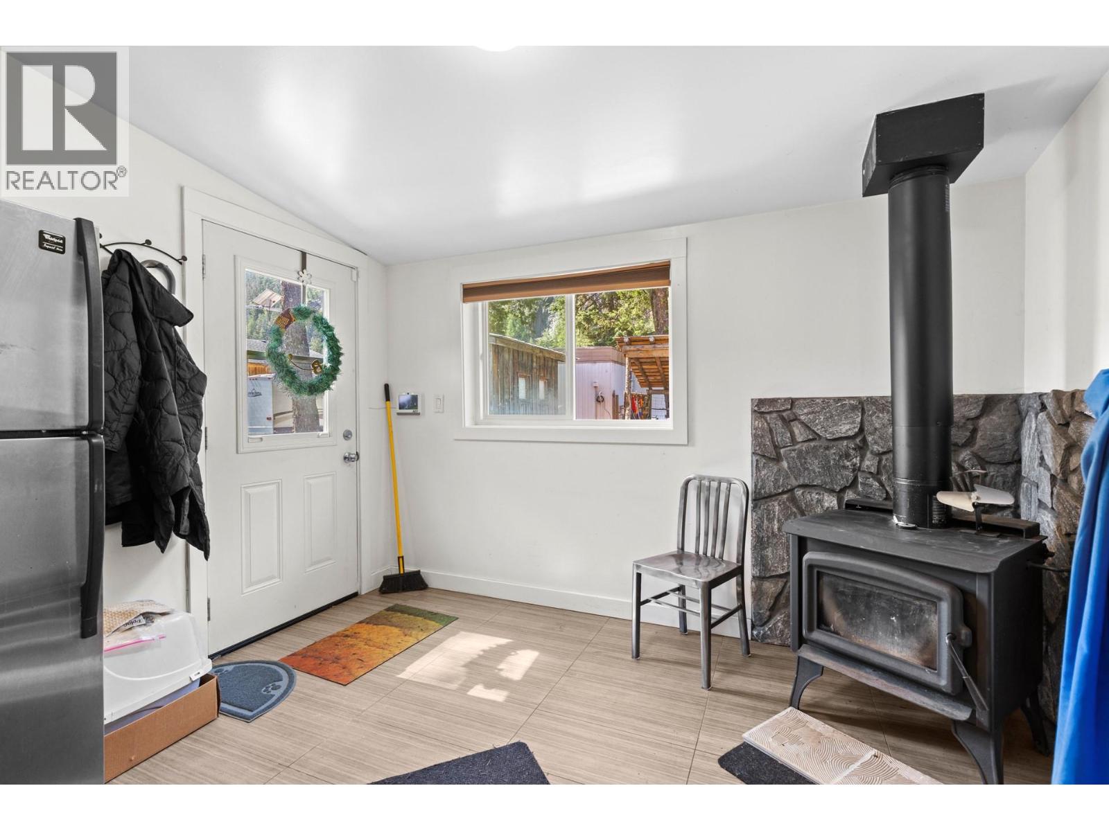 6097 Highway 3, Hedley