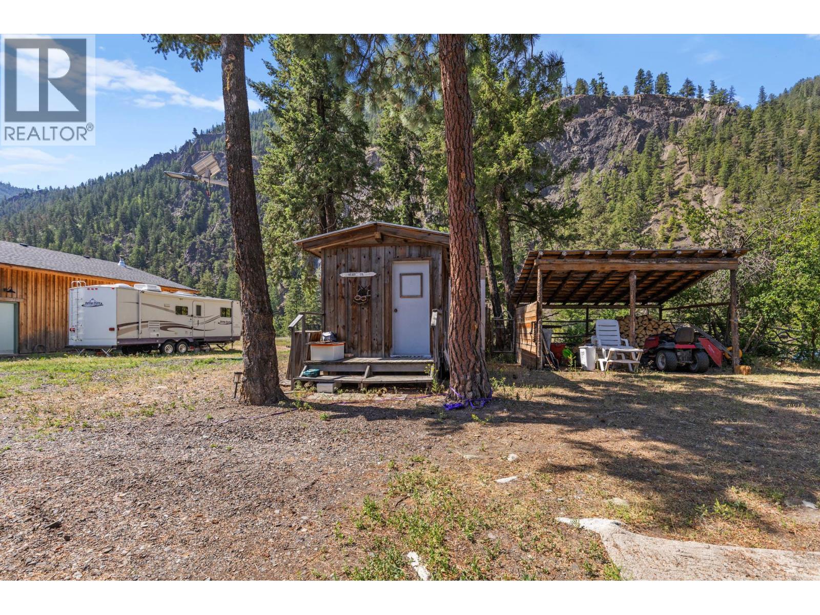 6097 Highway 3, Hedley