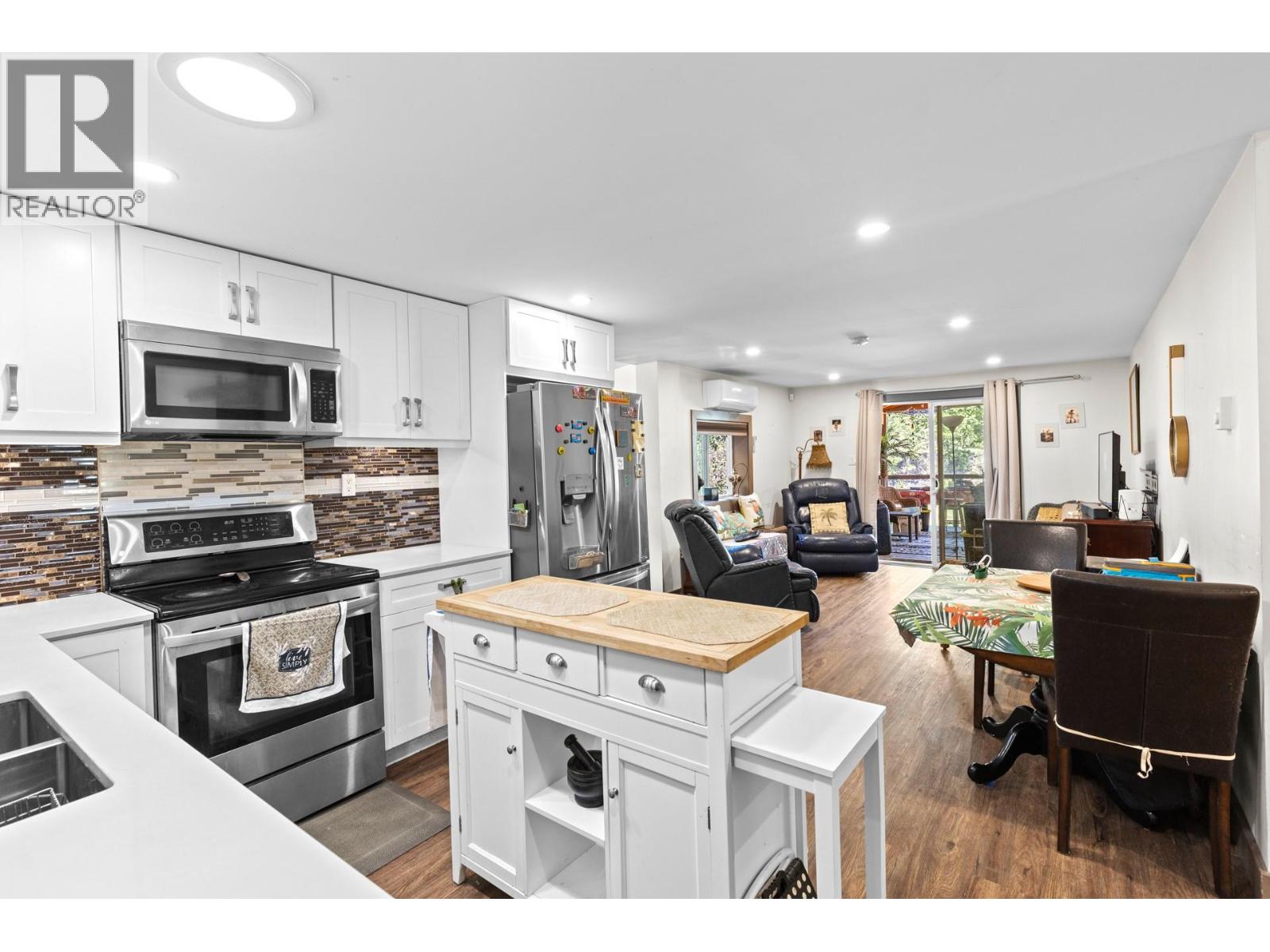 6097 Highway 3, Hedley