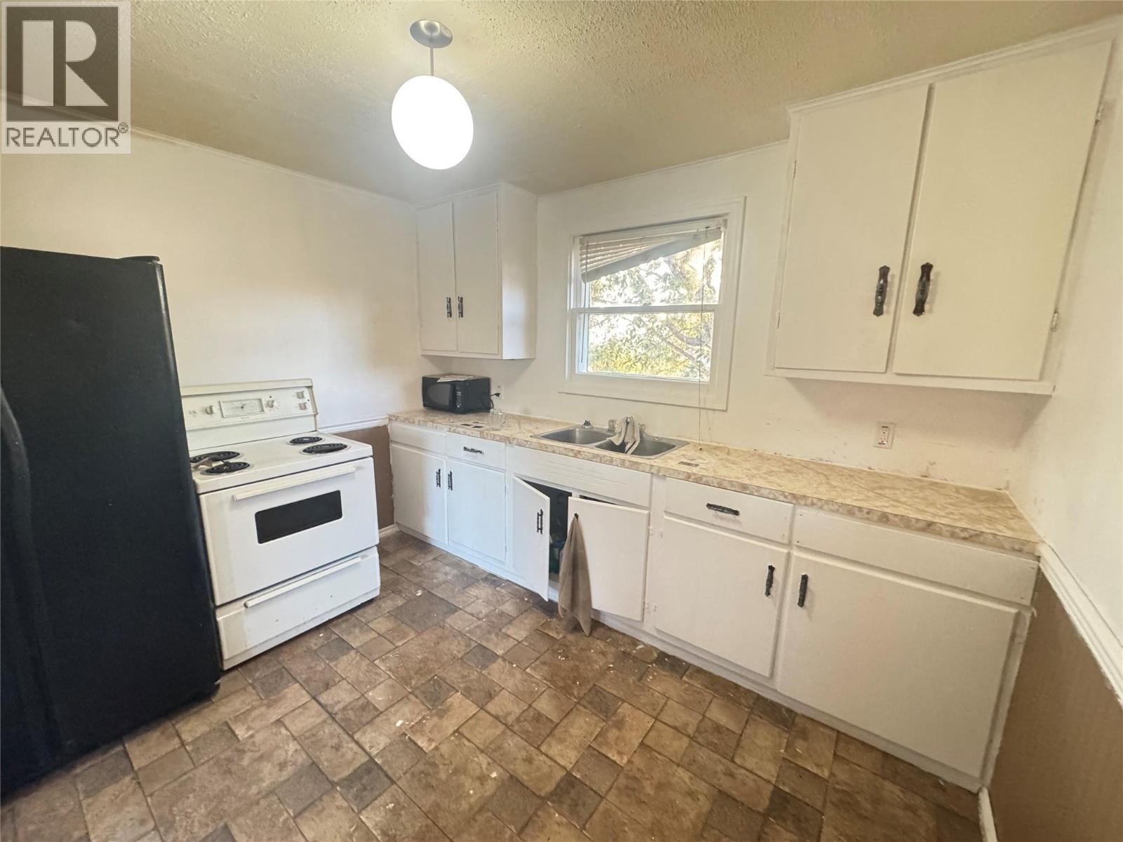 9713 9 Street - 5