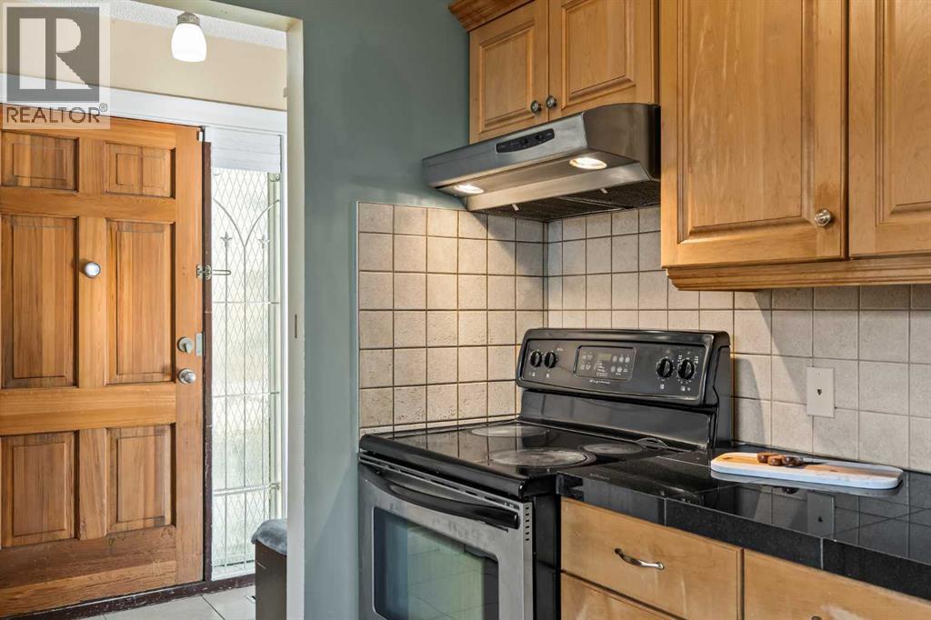 Single Family House 4 Level for Sale in  Berkley Drive NW Beddington Heights Calgary 