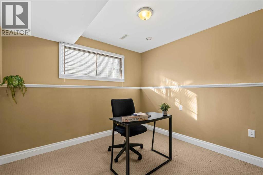 Single Family House 4 Level for Sale in  Berkley Drive NW Beddington Heights Calgary 