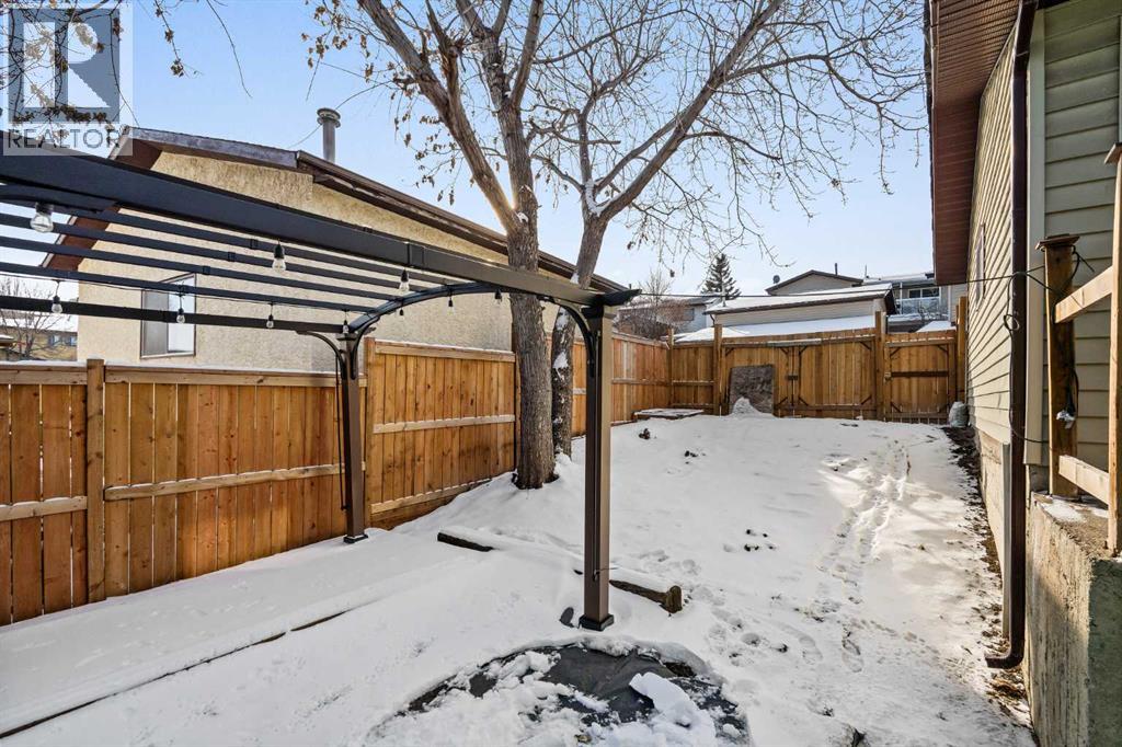 Single Family House 4 Level for Sale in  Berkley Drive NW Beddington Heights Calgary 