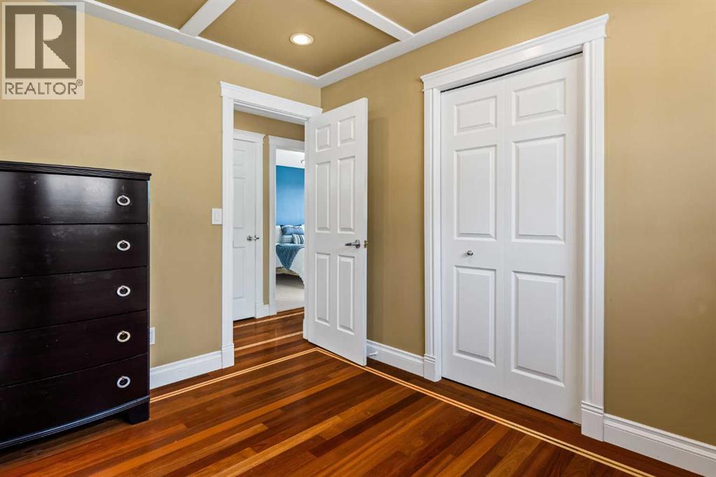 Single Family House 4 Level for Sale in  Berkley Drive NW Beddington Heights Calgary 