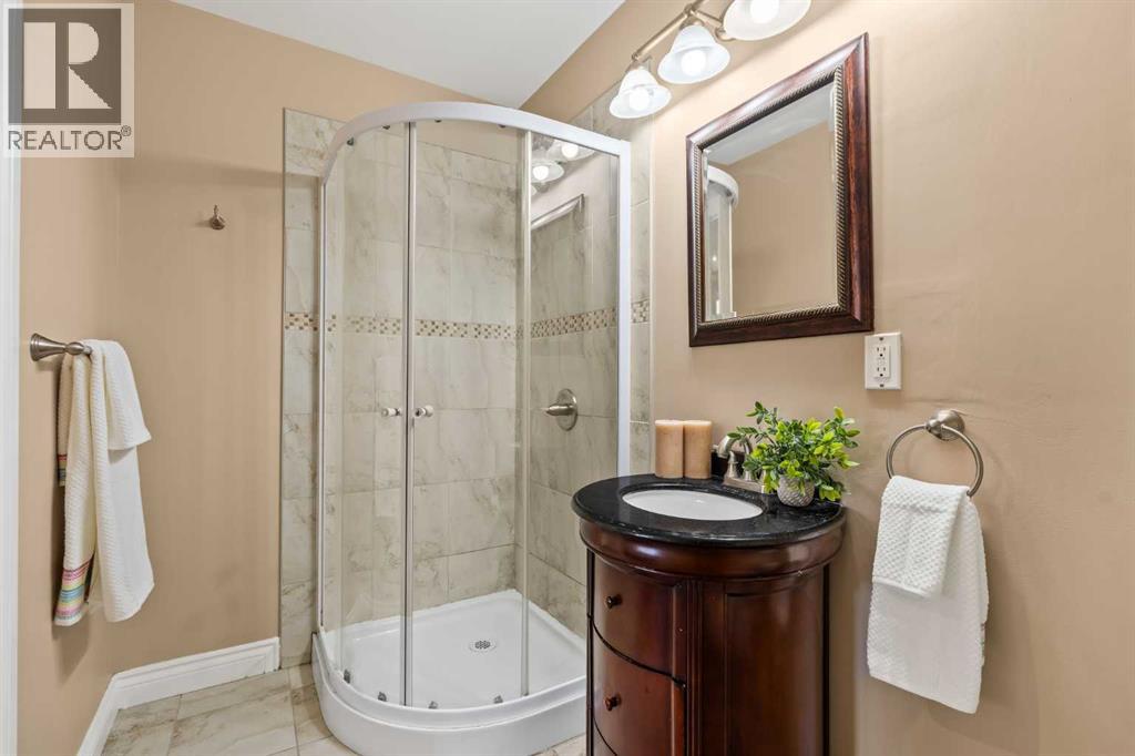 Single Family House 4 Level for Sale in  Berkley Drive NW Beddington Heights Calgary 