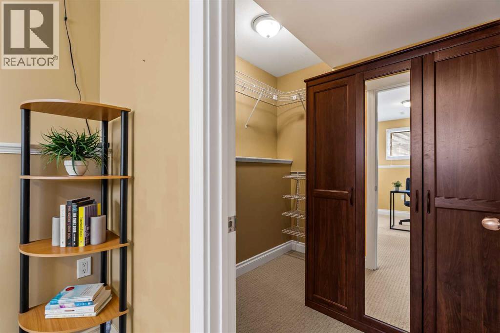 Single Family House 4 Level for Sale in  Berkley Drive NW Beddington Heights Calgary 