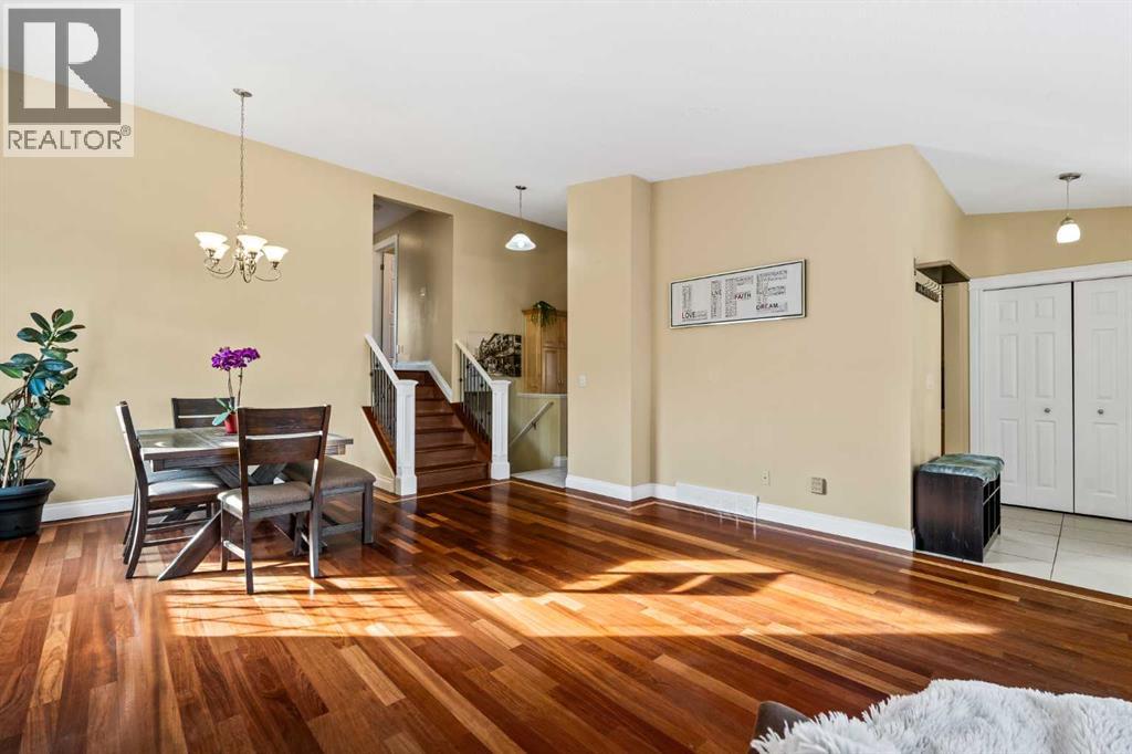 Single Family House 4 Level for Sale in  Berkley Drive NW Beddington Heights Calgary 