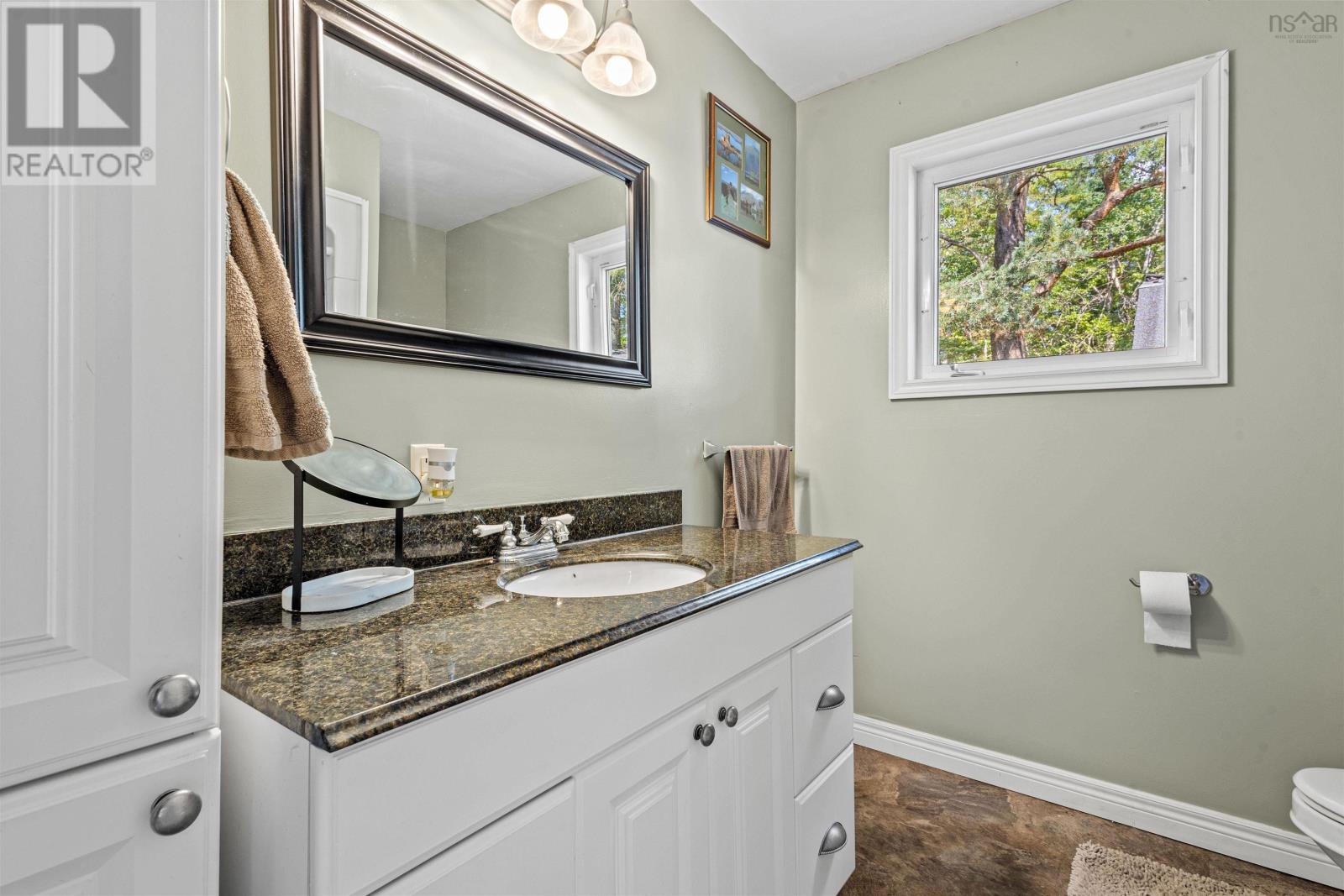 Property 20 of 42 of 320 Main Street W