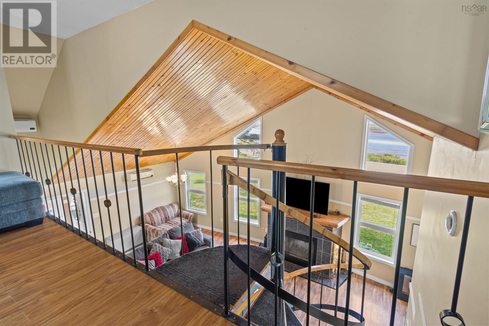 Property 24 of 42 of 320 Main Street W