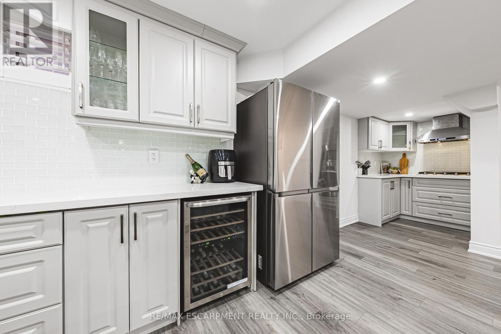 60 GOLDEN HAWK DRIVE - 27