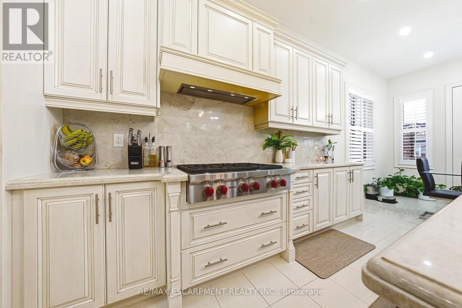 60 GOLDEN HAWK DRIVE - 11