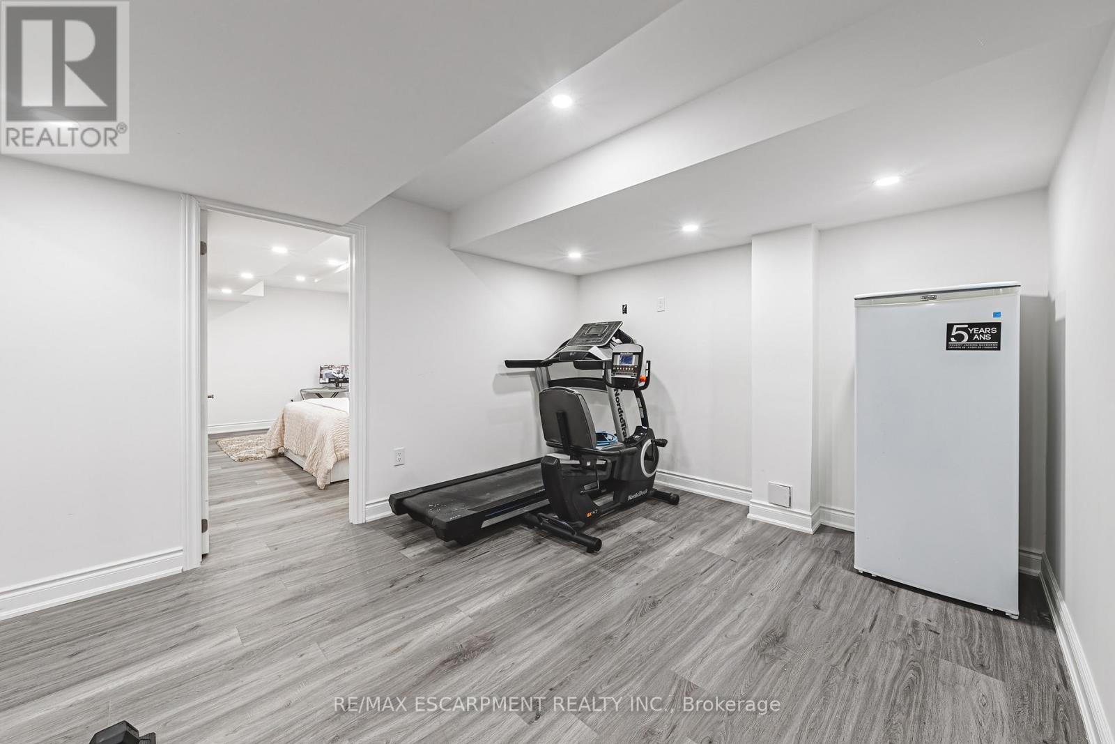 60 GOLDEN HAWK DRIVE - 33