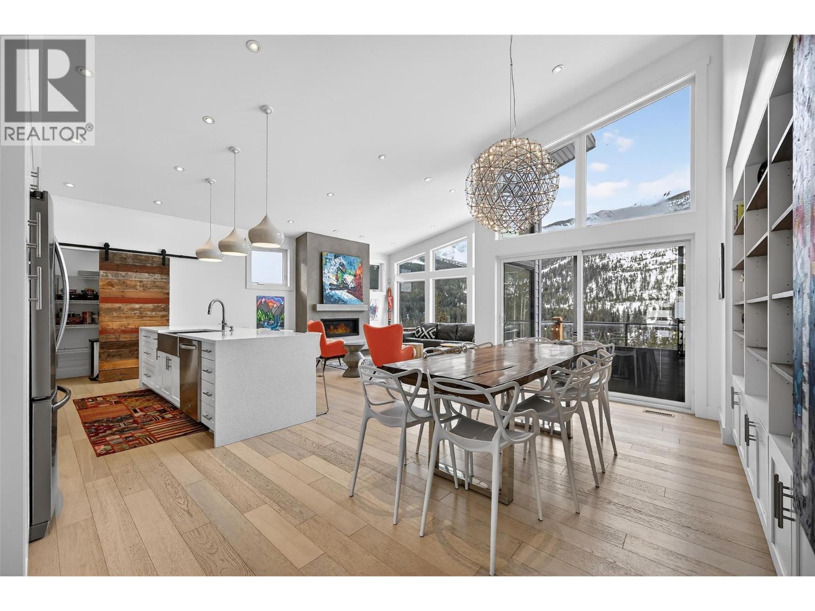 2179 Trappers Way, Panorama